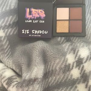 *free with purchase * eyeshadow palette
